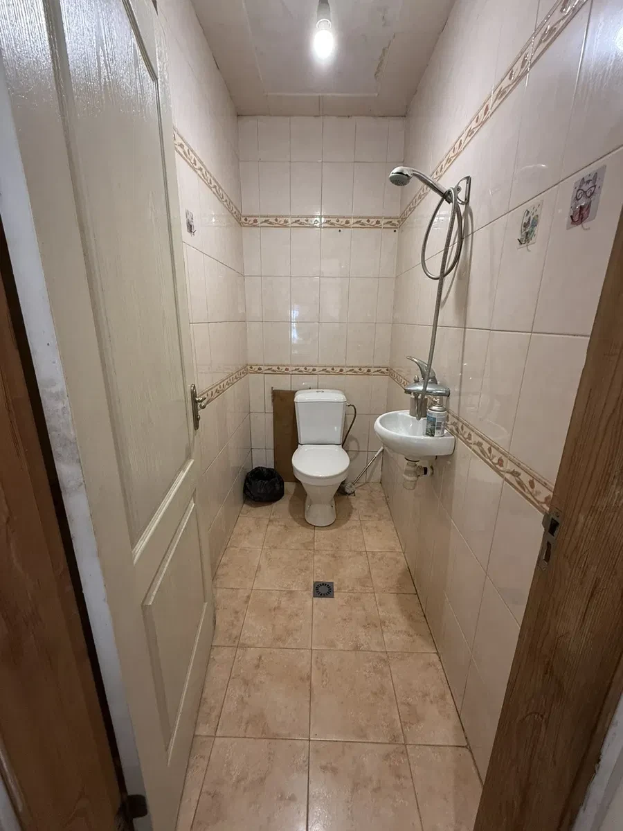 2-кімнатна квартира, Хаджибейський: кухня 14 м², душова кабіна - фото 4