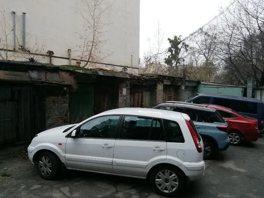 Гараж, Печерський: цегляний, оглядова яма, паркомісце перед гаражем - фото 2