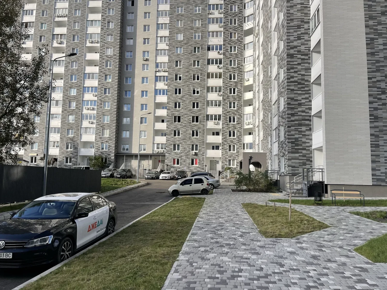 Приміщення у ЖК Навігатор 2: фасадне, можна об’єднати - фото 1