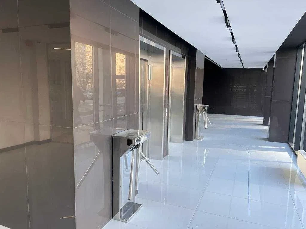 Офіс у БЦ Lake Plaza: прямий вихід із метро, open space, панорамні вікна - фото 4