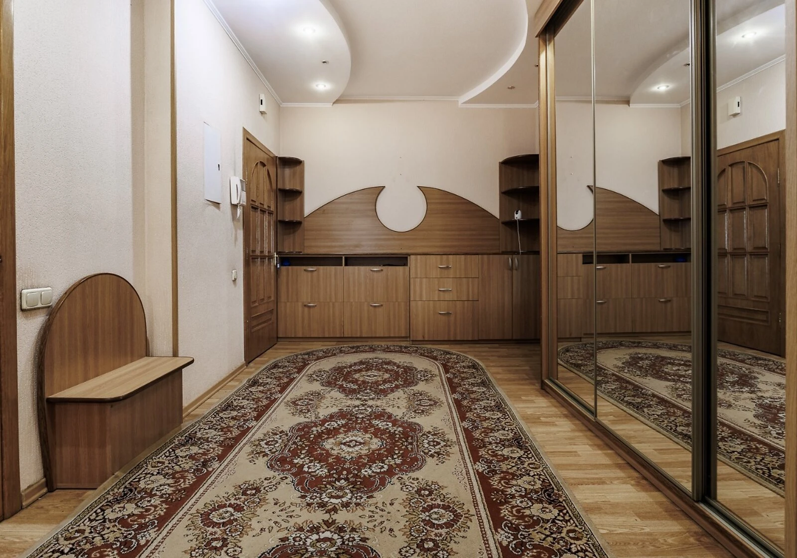 4-кімнатна квартира, Центр: закріплене паркомісце, укриття в будинку, фото 5