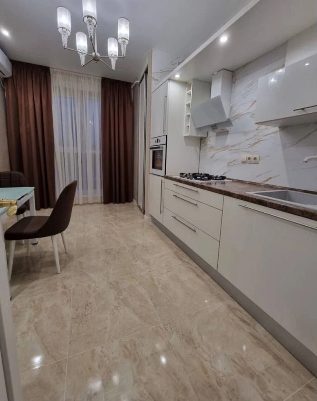 1-комнатная квартира, Южный: кирпичные стены, кухня 18 м² - фото 1