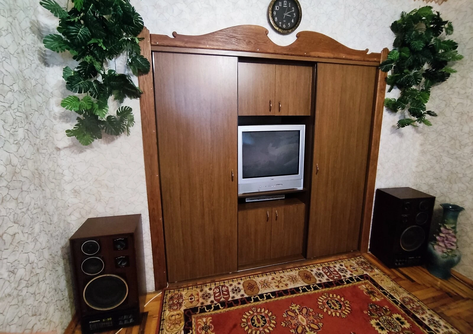 2-кімнатна квартира, Шевченківський: цегляні стіни, балкон