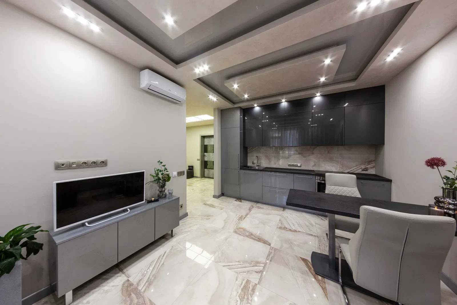 2-кімнатна квартира у ЖК SOHO Residence: 3 хв до метро, дизайнерський ремонт, фото 5