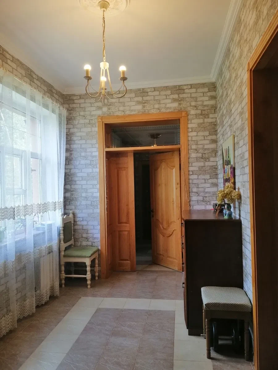 Дом, Ирпень: 13 соток, терраса 27 м², инвертор и генератор - фото 1