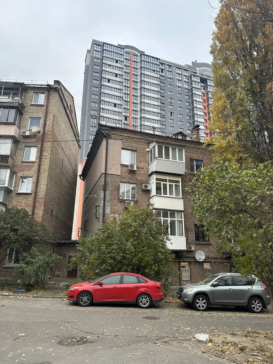 Гараж у ЖК Багговутовський: бетонний, асфальтована дорога, поруч ТРЦ - фото 3