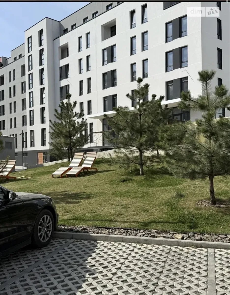 3-кімнатна квартира у ЖК Квадрат: кухня-студія, гараж у цьому ж будинку