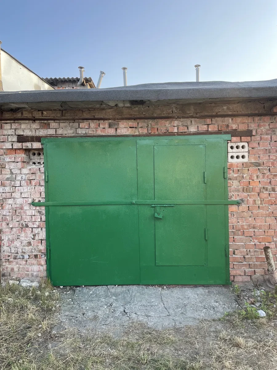 Гараж, Південно-західний: цегляний, охорона, яма на 3 кімнати - фото 1