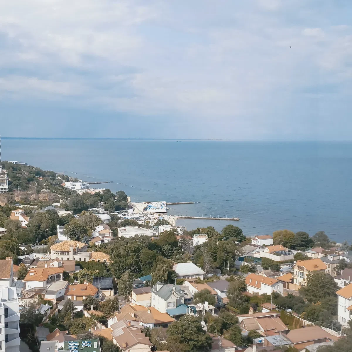 2-кімнатна квартира у ЖК 27 жемчужина: вид на море, генератор - фото 2
