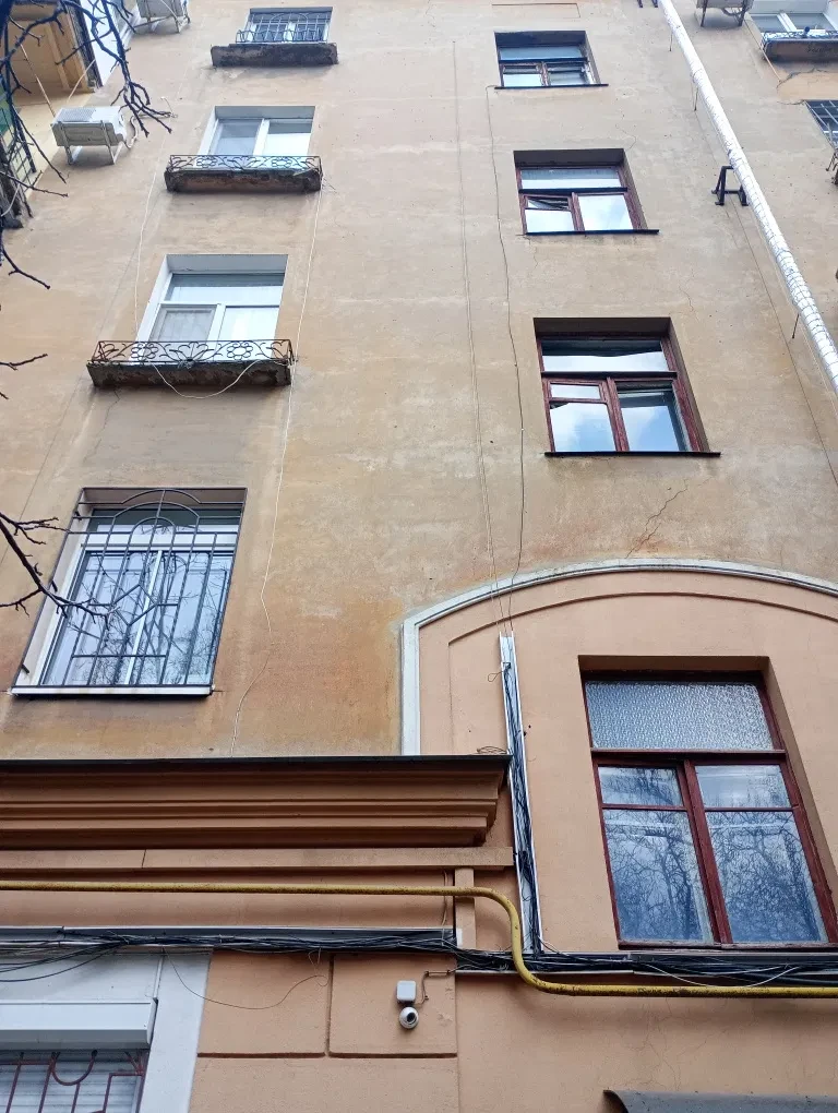 3-кімнатна квартира, Хаджибейський: роздільні кімнати, косметичний ремонт