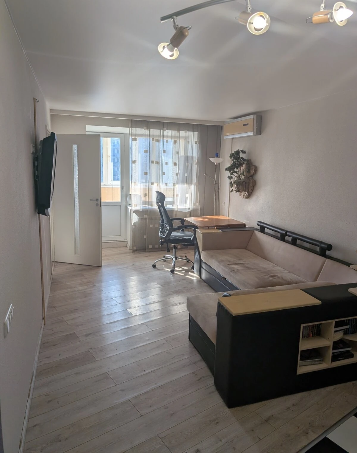 2-кімнатна квартира, Позняки: кухня-студія, ліфт і вода без світла - фото 2