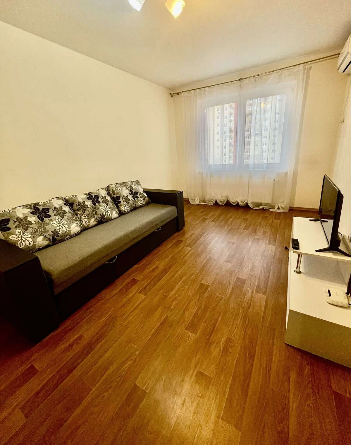 1-кімнатна квартира, Теремки-2: ліфт і опалення без світла, укриття - фото 3