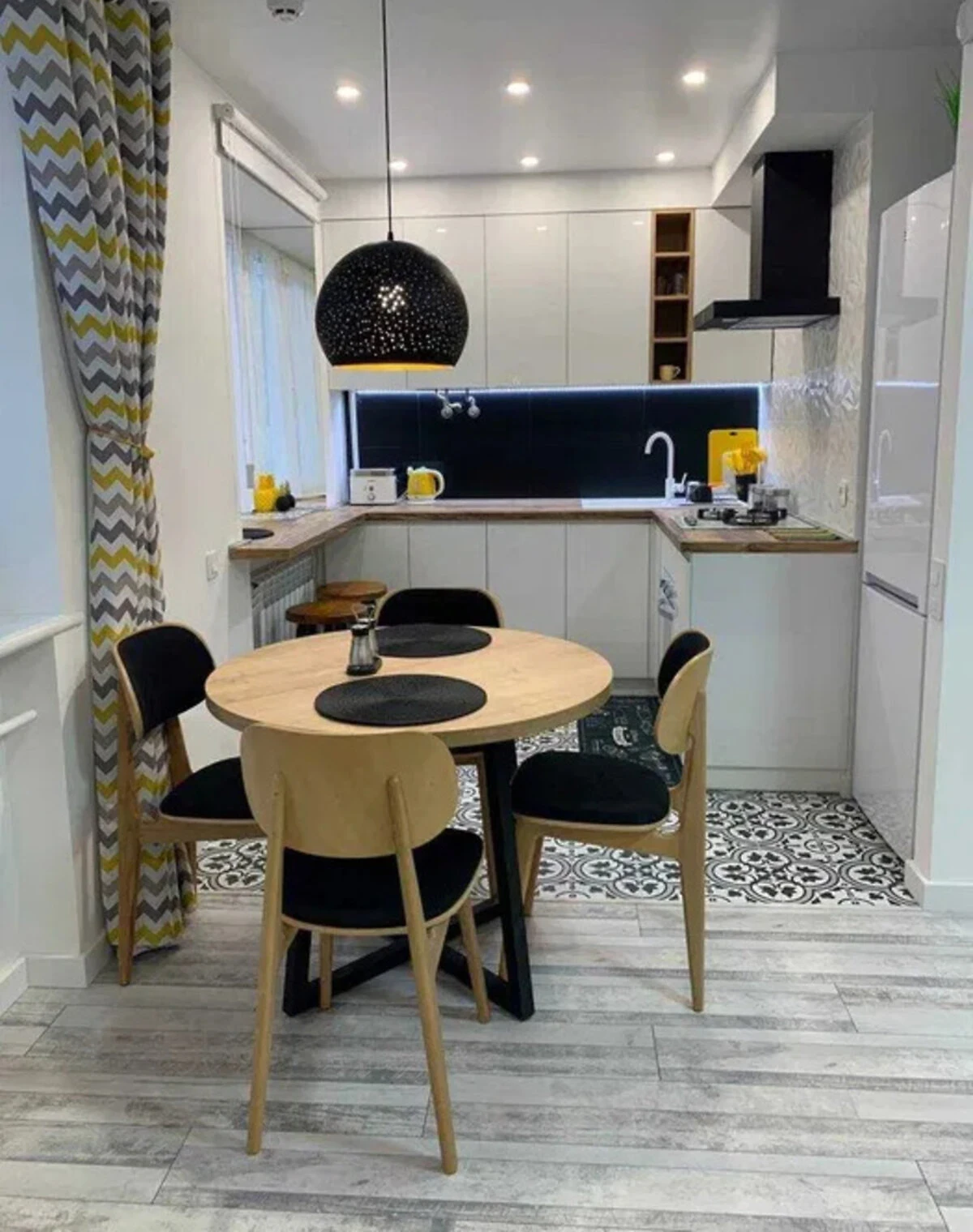 2-кімнатна квартира, вул. Астрономічна: євроремонт, кухня-студія - фото 2