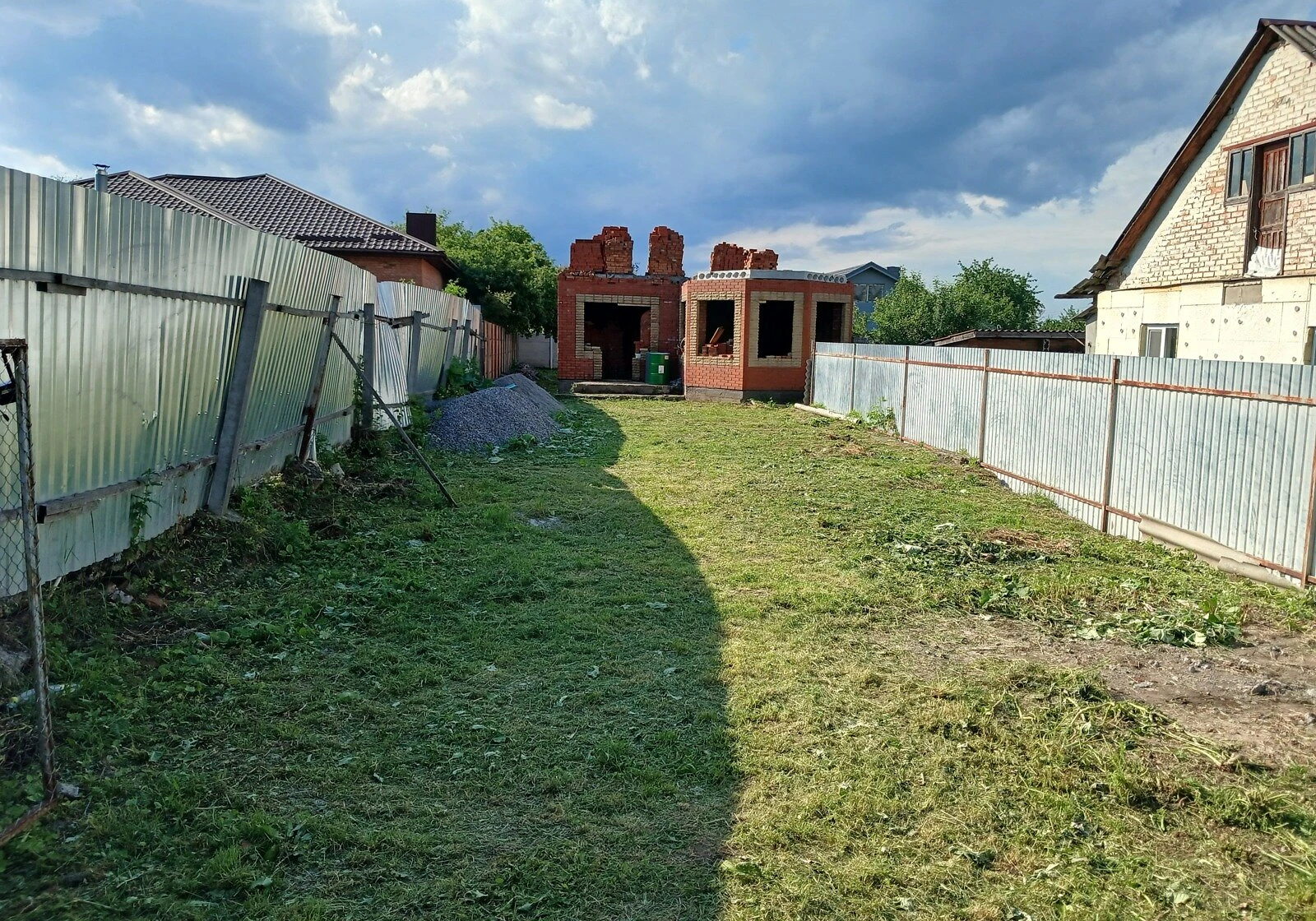 Будинок, Старе місто: ділянка 6.3 сотки, коробка без даху - фото 3