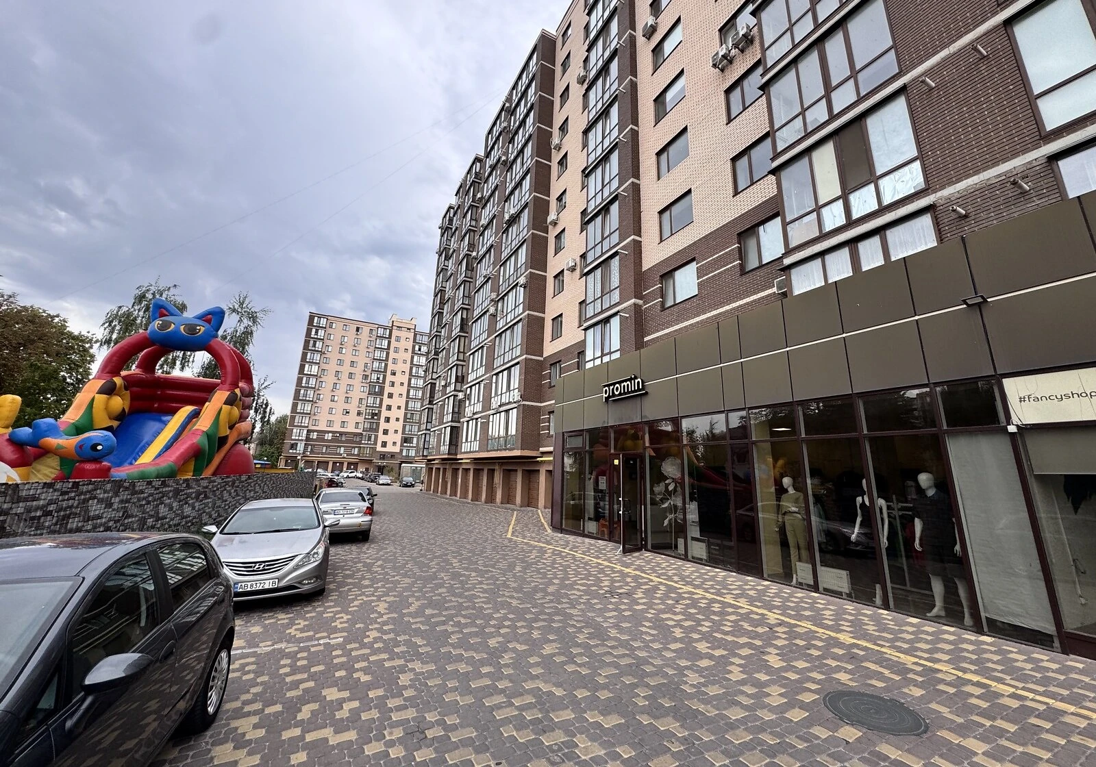 Комерційне приміщення, Вінниця: фасадне, відкрита стоянка