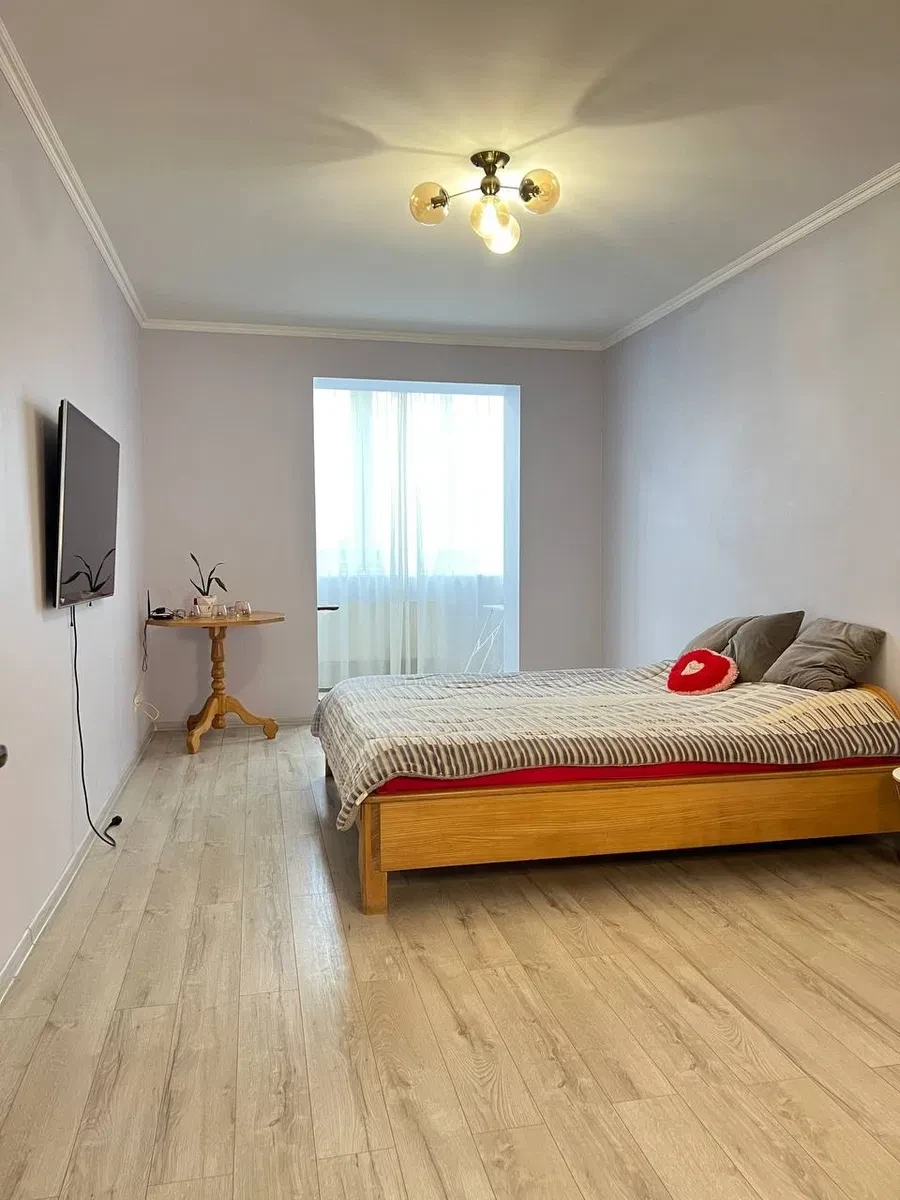 3-кімнатна квартира, Чернівці: кухня-студія, новобудова - фото 5