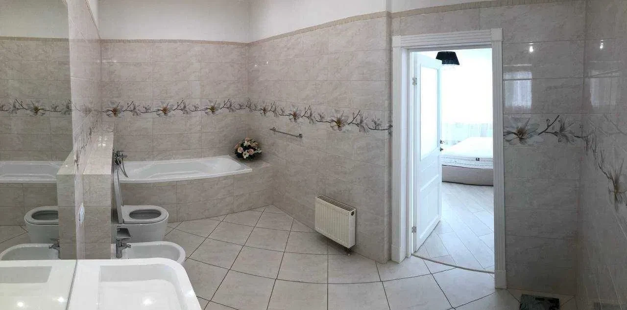 2-кімнатна квартира у ЖК Белій Парус: кухня-студія, власна котельня, фото 2