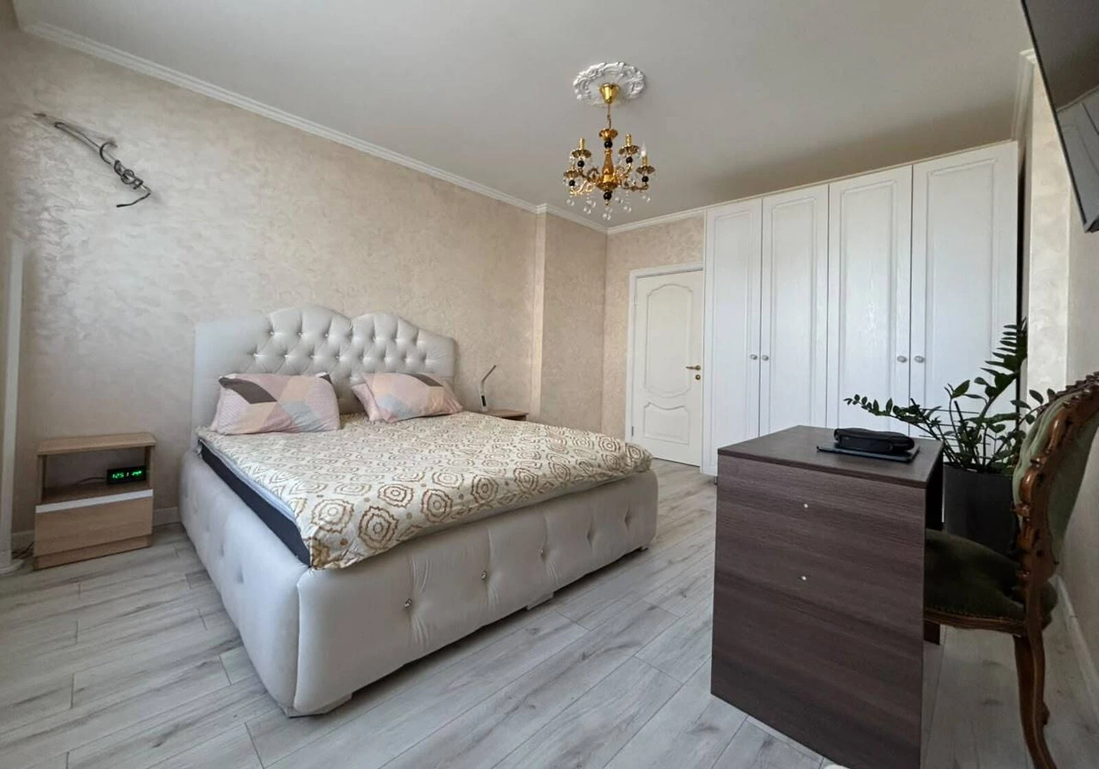2-кімнатна квартира, Микільська Слобідка: панорамні вікна, фото 3