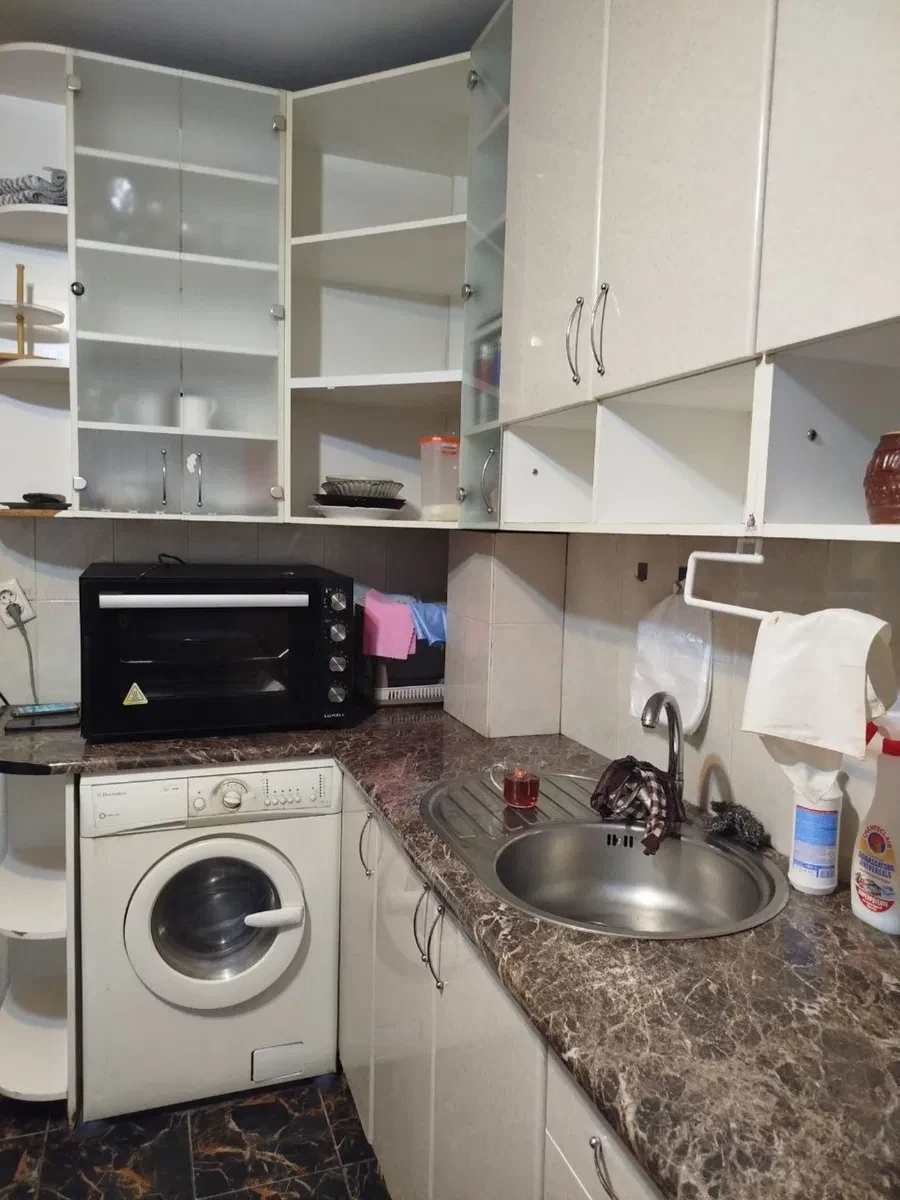 3-кімнатна квартира, Дніпровський: комора 4 м², безкоштовна парковка, фото 3