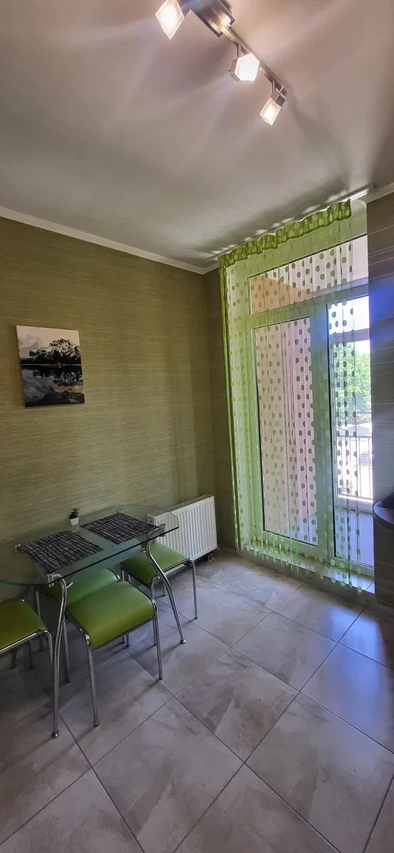 1-кімнатна квартира у ЖК Комфорт Таун: засклена лоджія, без тварин - фото 2