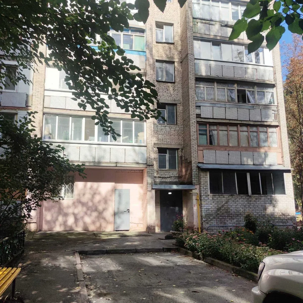 2-комнатная квартира: метро «Левада» 10-15 мин пешком, єОселя