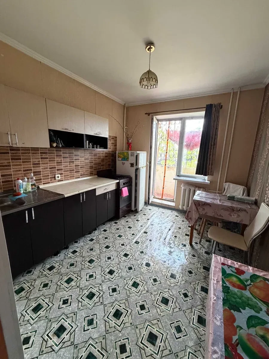 2-кімнатна квартира, Комунарський: можна з тваринами, два балкони - фото 1