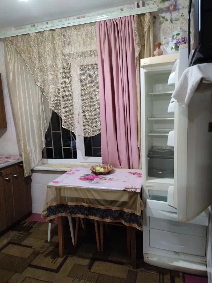 1-кімнатна квартира, Комунарський: косметичний ремонт, меблі, фото 4