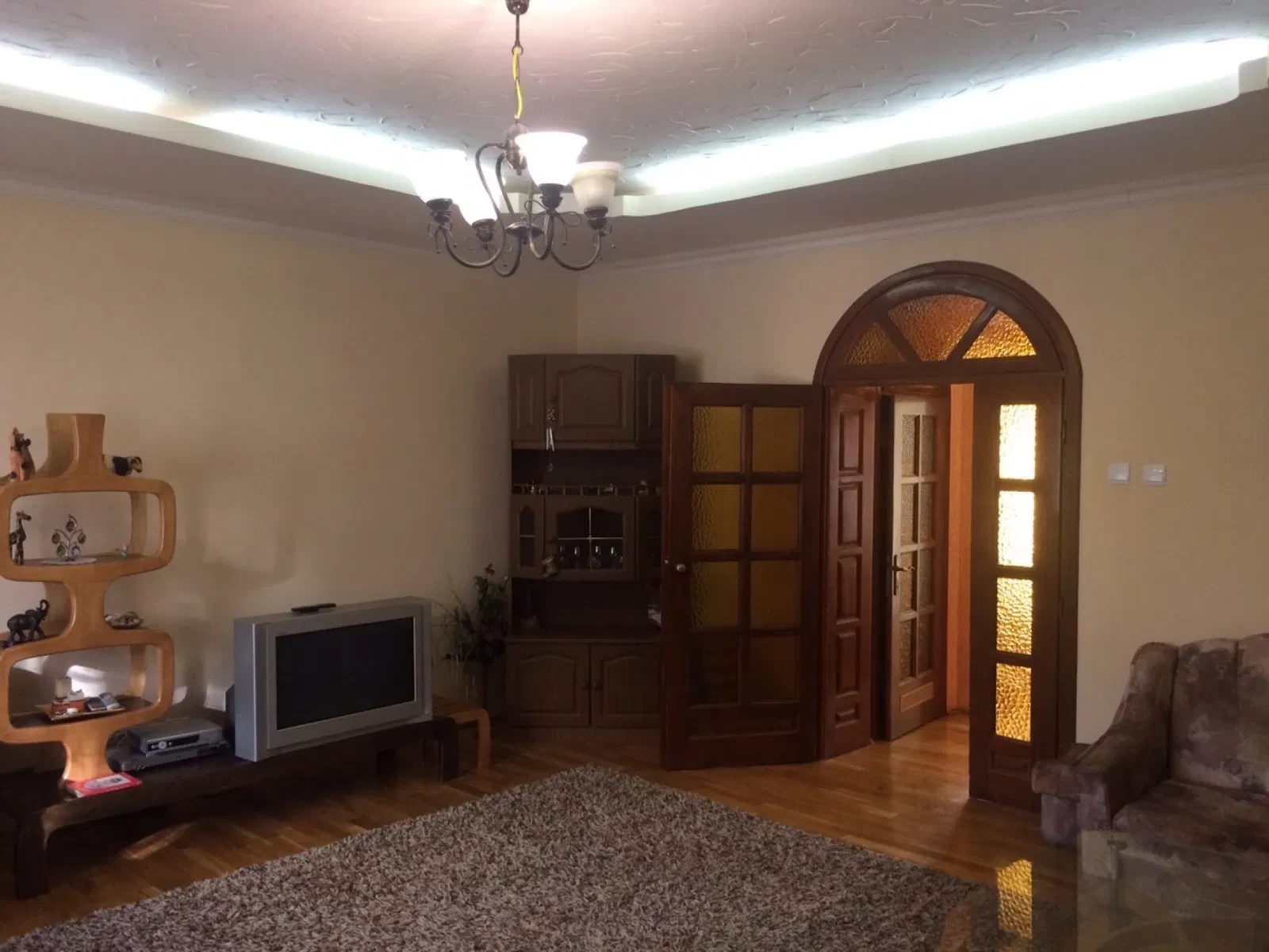 3-кімнатна квартира, Шахта: металевий гараж, ліс і джерельна вода