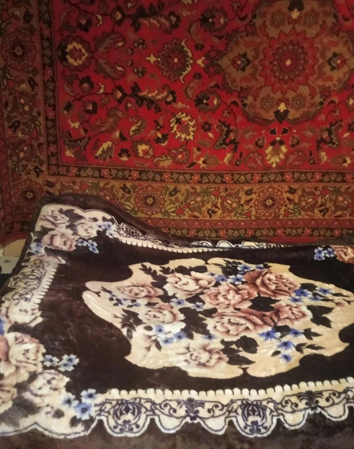 Комната, Вышгород: кирпичный дом, внутренний двор