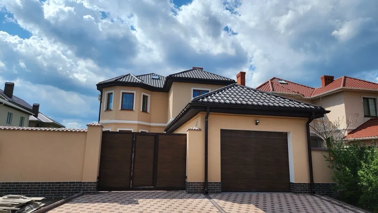 Чотирикімнатний будинок у Совиньйоні: тераса, гараж, резервне живлення