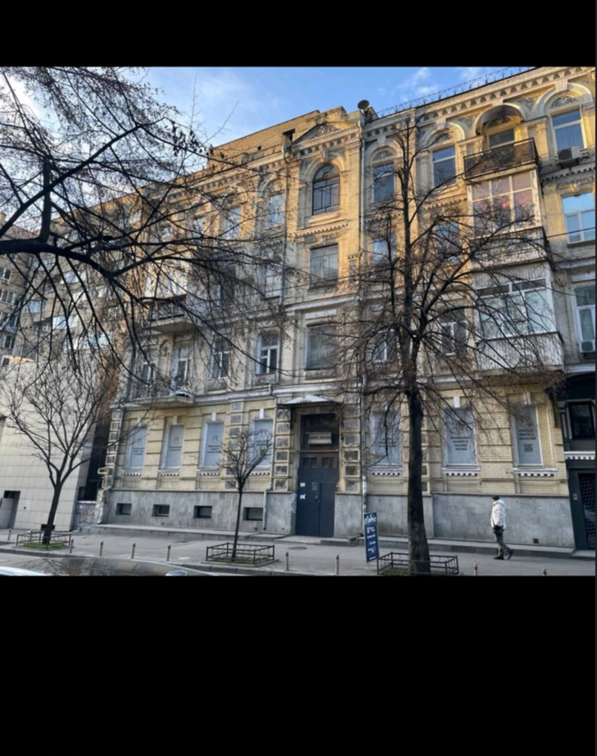 3-кімнатна квартира, Центр: будинок до 1917 року, стеля 3.8 м