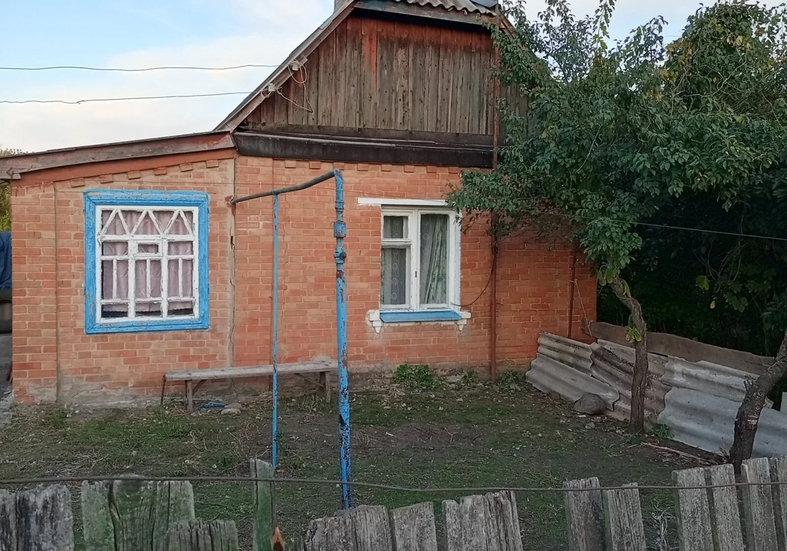 Будинок, Новоселівка: ділянка 25 соток, саманні стіни - фото 1