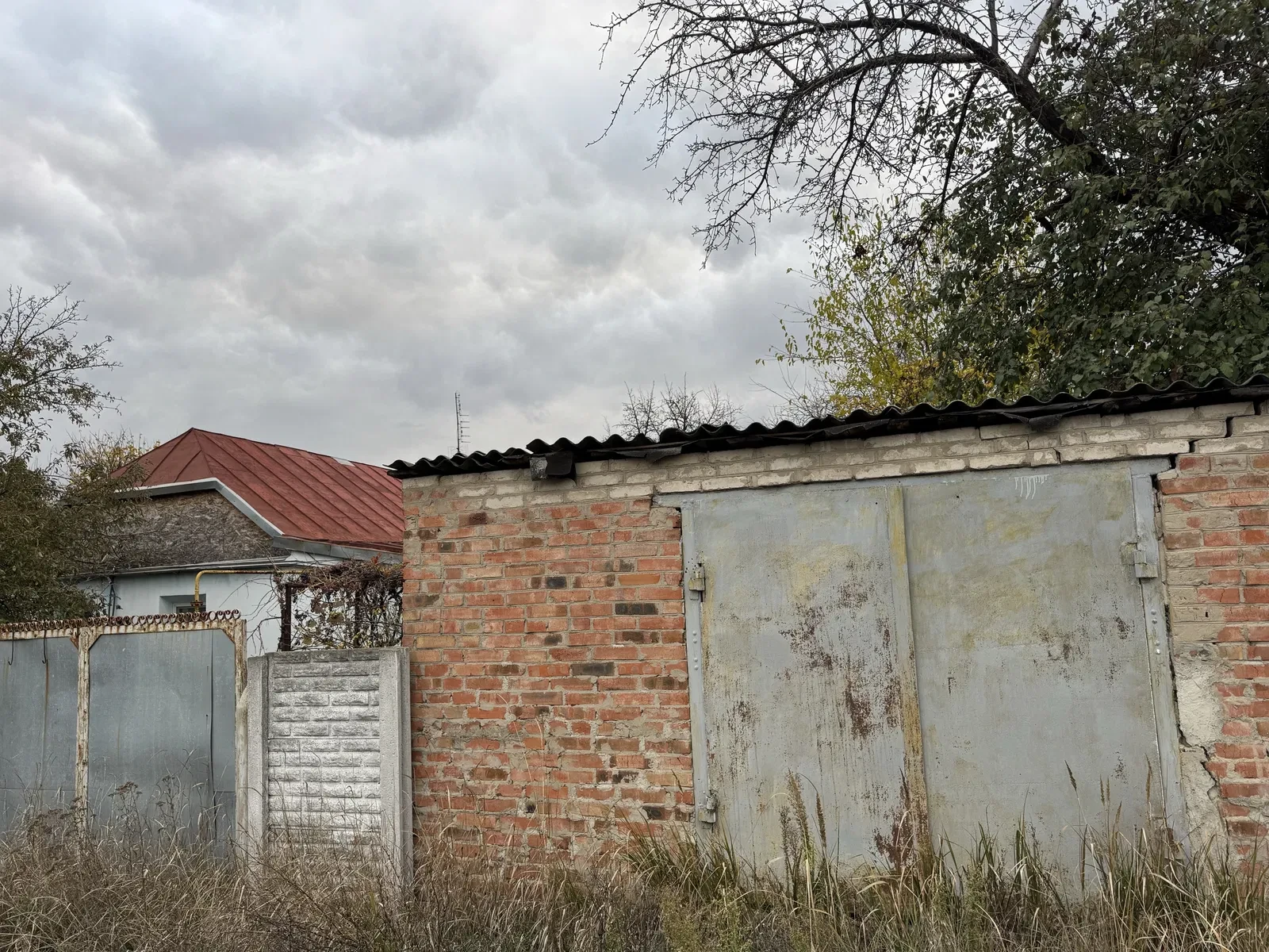 Будинок, ПХЗ: гараж, 4 сотки, для людей з генератором - фото 3