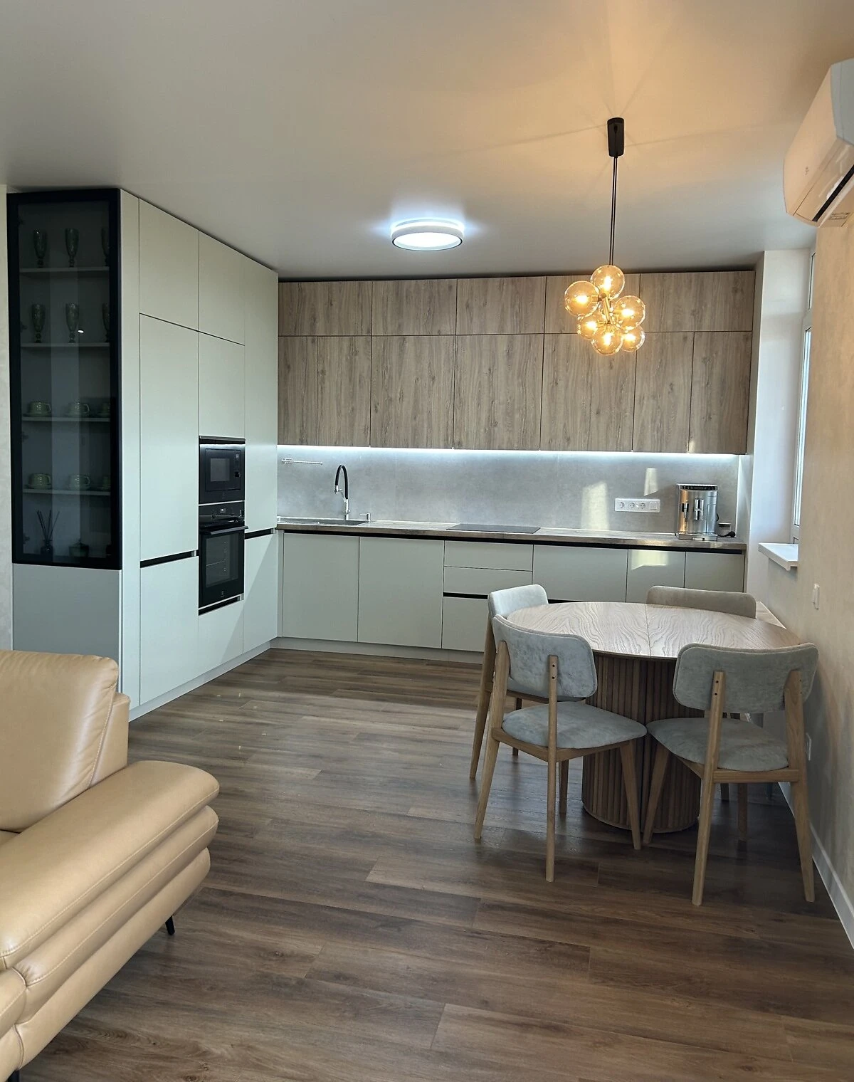 3-комнатная квартира, Куренёвка: кухня-студия, дизайнерский ремонт - фото 1