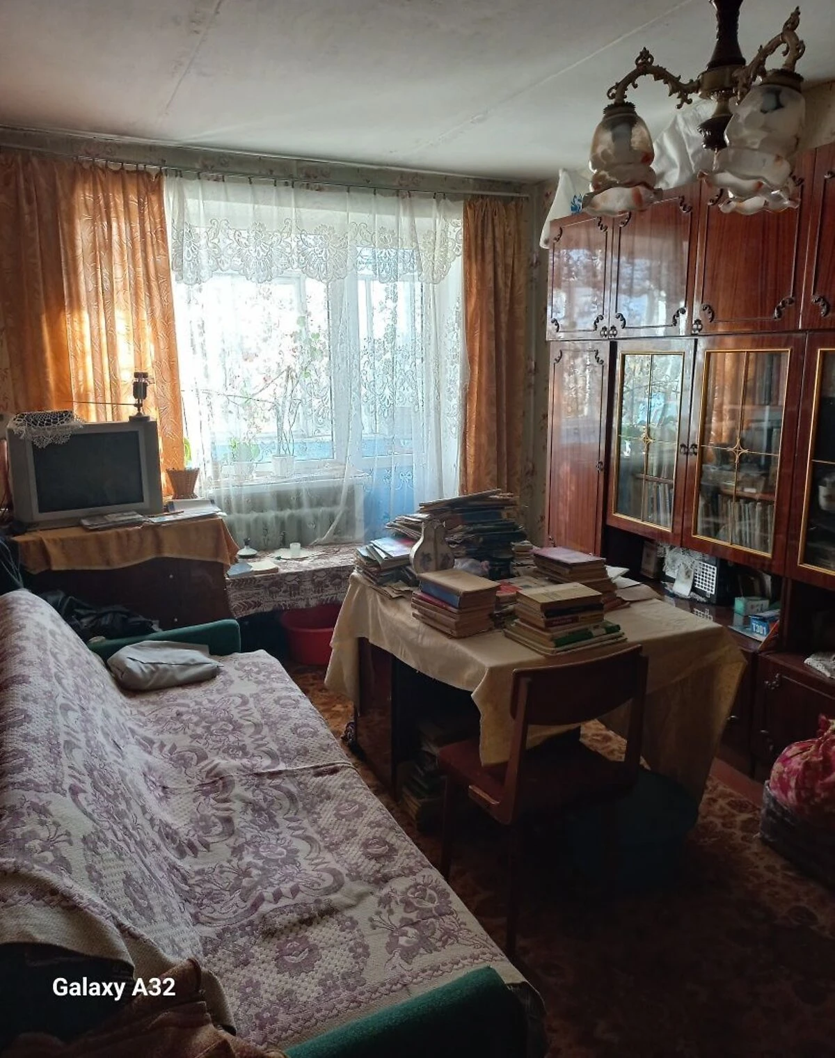 1-кімнатна квартира, Шостка: цегляні стіни, колонка, балкон