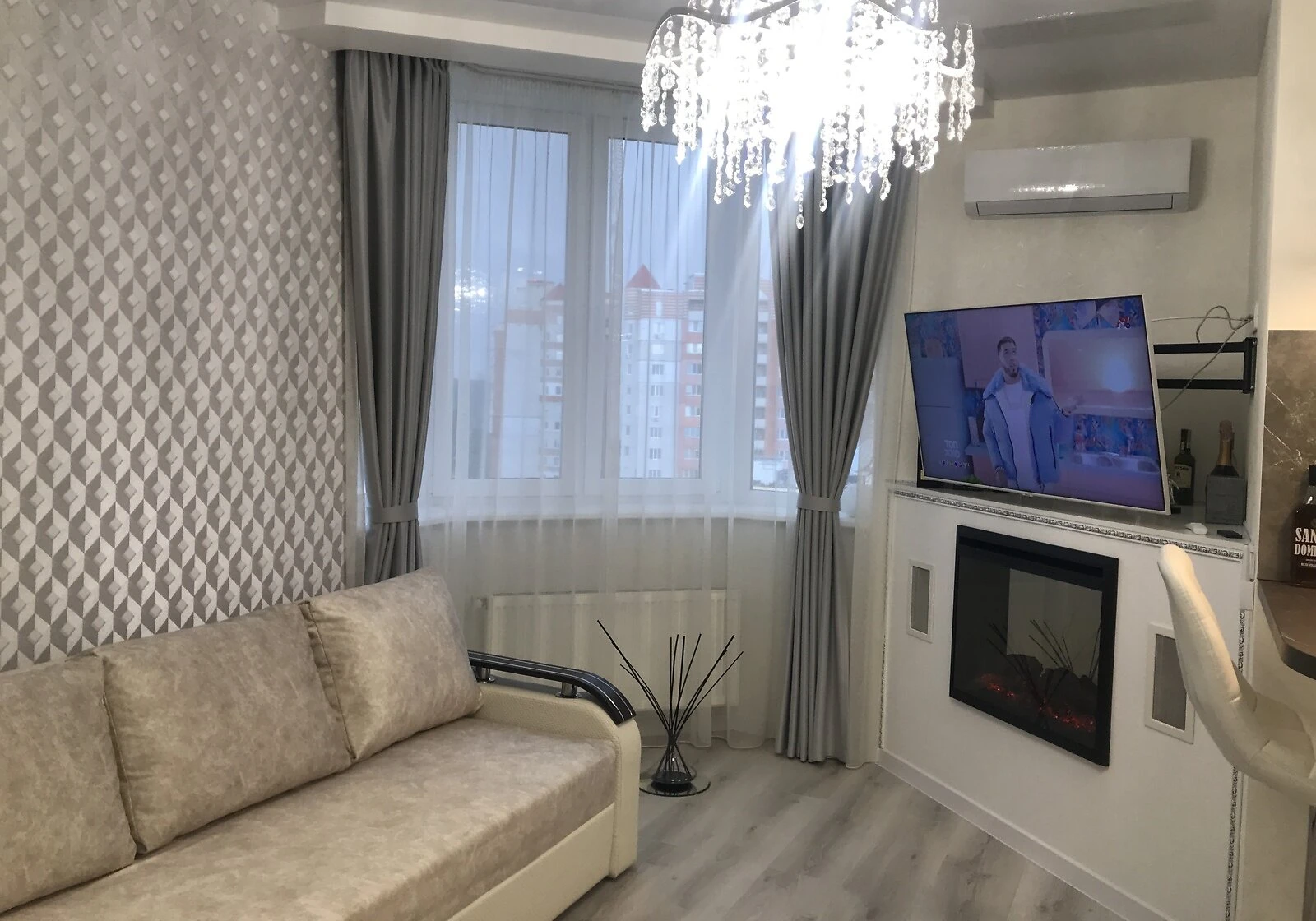 3-кімнатна квартира, вул. Боголюбова: кухня-вітальня, дизайнерський ремонт - фото 5