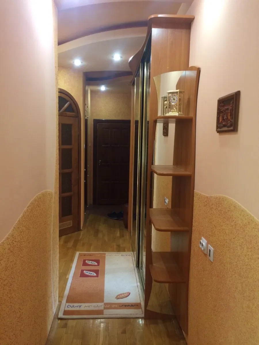 3-кімнатна квартира, Шахта: металевий гараж, ліс і джерельна вода - фото 2
