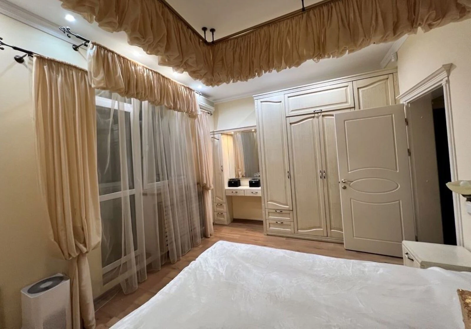 3-комнатная квартира, Нагорный: кухня 20 м², внутренний двор - фото 2