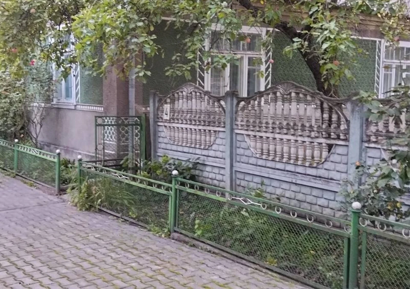Будинок, Острог: 16 соток, гараж, сад