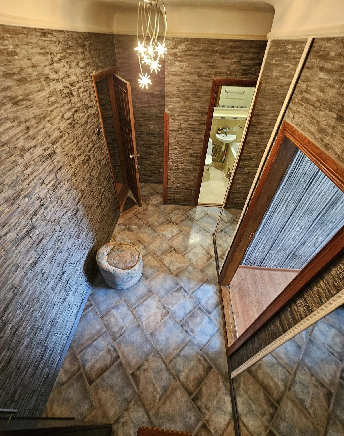 3-кімнатна квартира, Виставка: цегляні стіни, торг можливий - фото 1