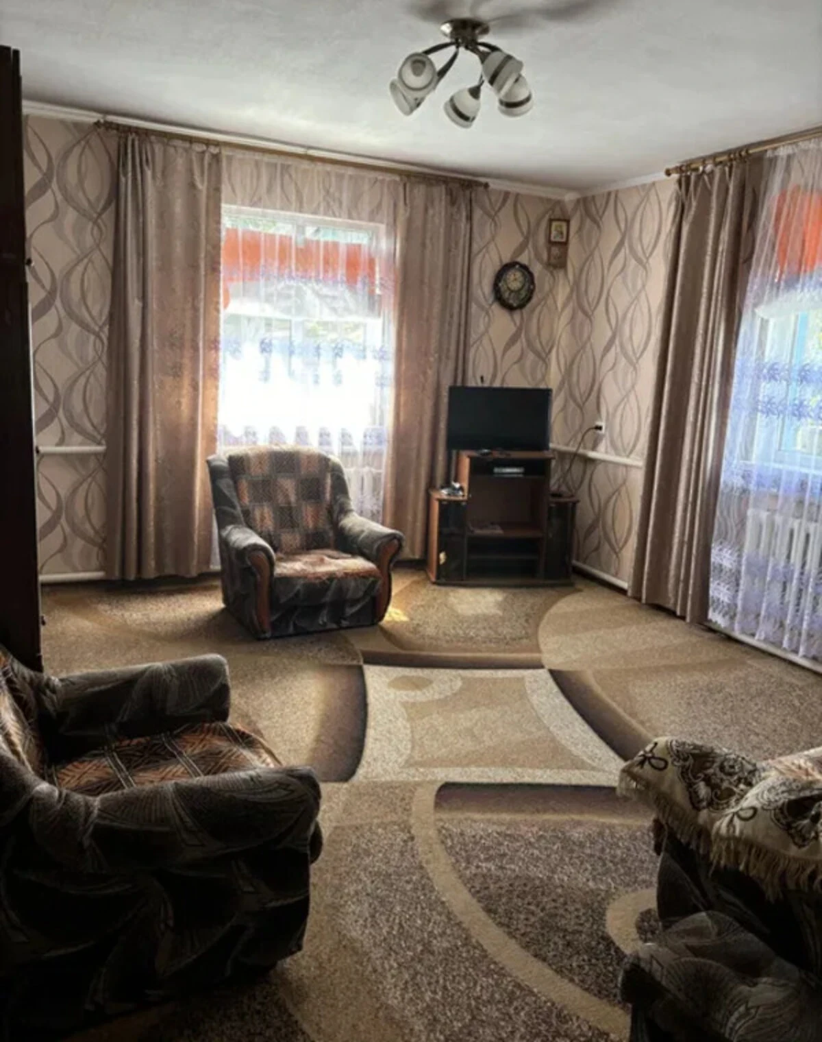 Будинок, Новгород-Сіверський: газове опалення, цегляні стіни - фото 1