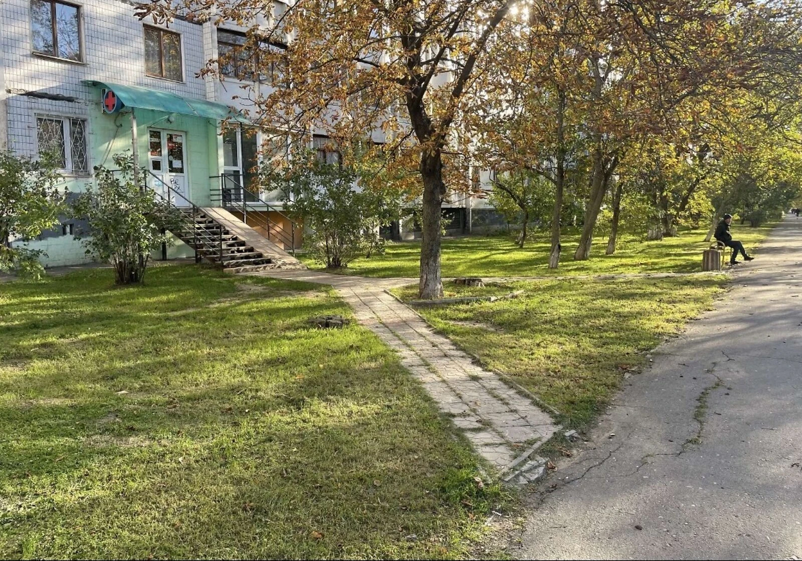 Приміщення, Містечко Котовського: фасадне, відкрита стоянка, фото 3