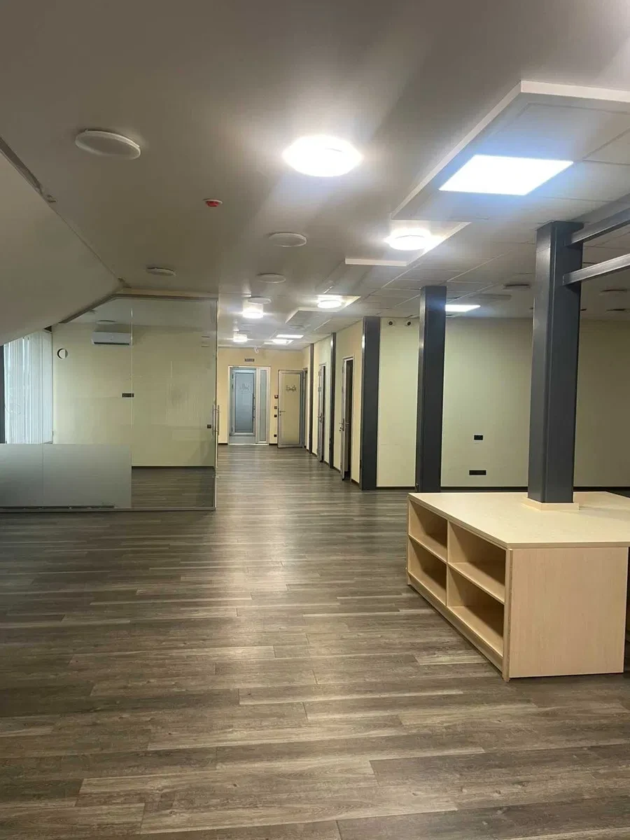 Офіс, Немишлянський: окремий вхід, паркомісця