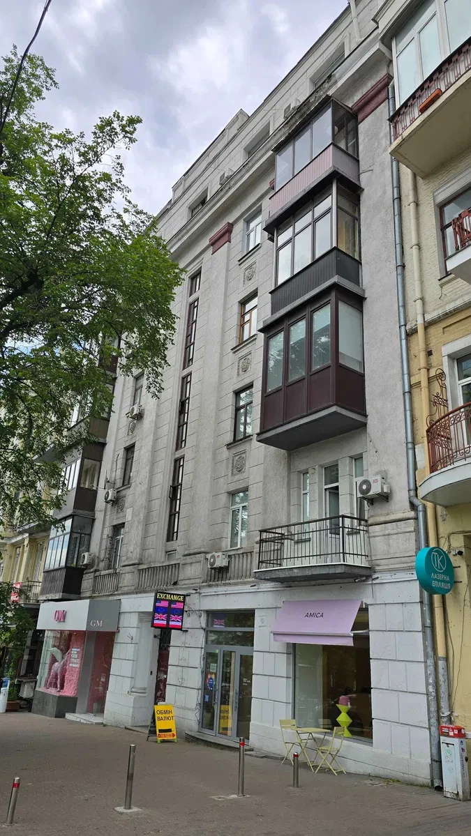 4-кімнатна квартира, Печерський: два балкони, метро пл. Л.Толстого