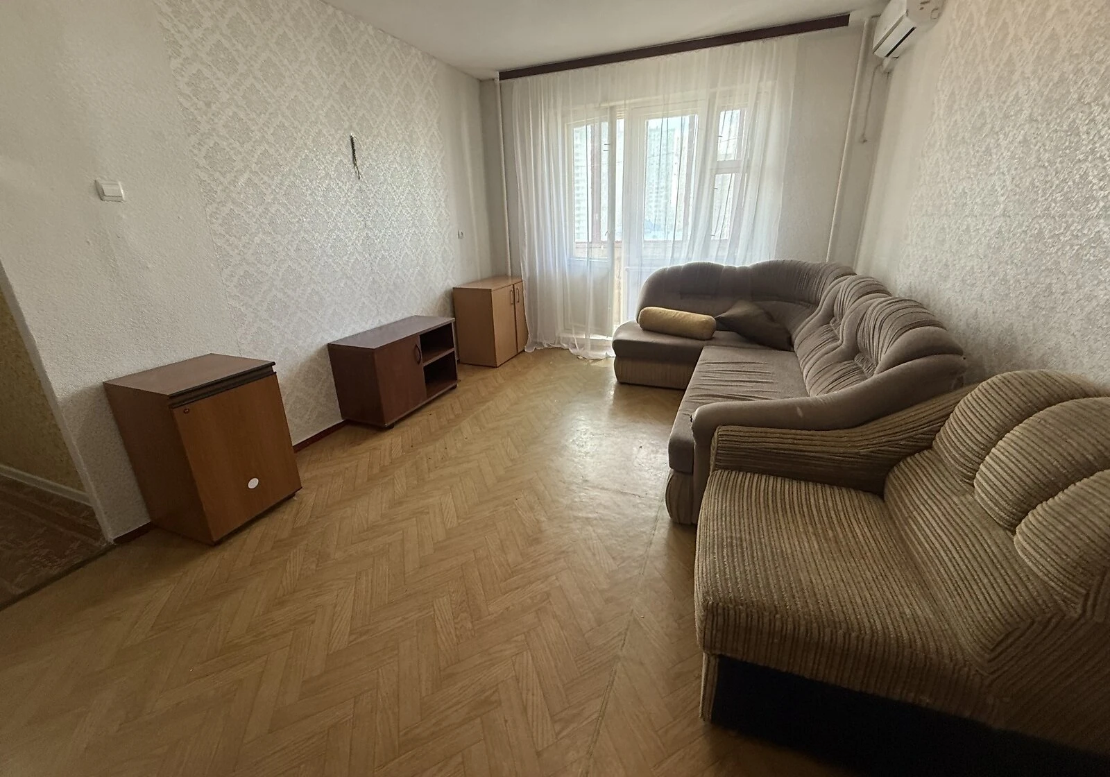 2-кімнатна квартира, Осокорки: метро Позняки, опалення без світла