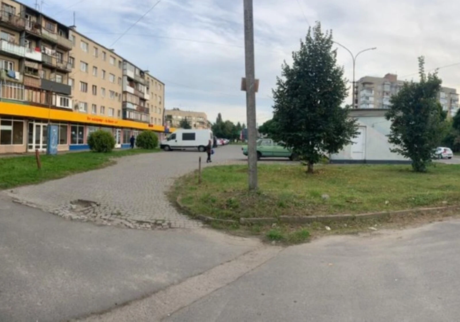 Комерційне приміщення, П'яний базар: рампа, 4 приміщення - фото 1