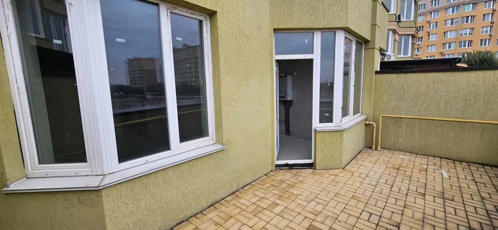 1-кімнатна квартира у ЖК Софія Клубний: тераса 18 м², газовий котел - фото 1