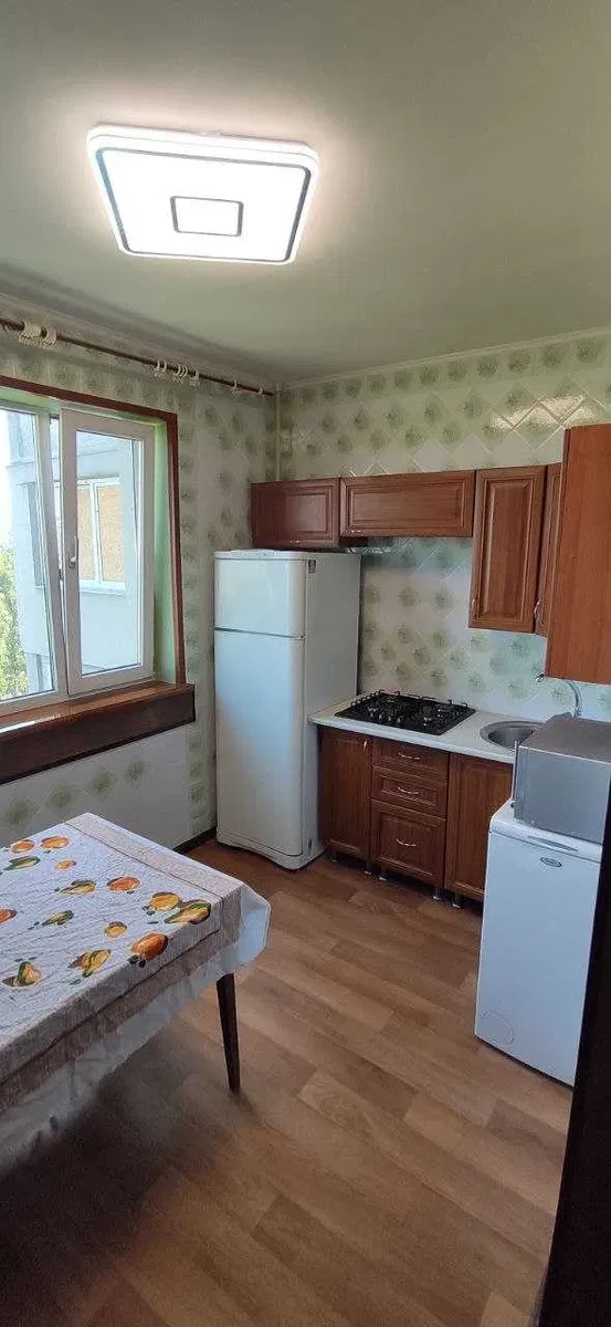 4-кімнатна квартира, 522-й мікрорайон: капремонт, 5 хв до метро Студентська