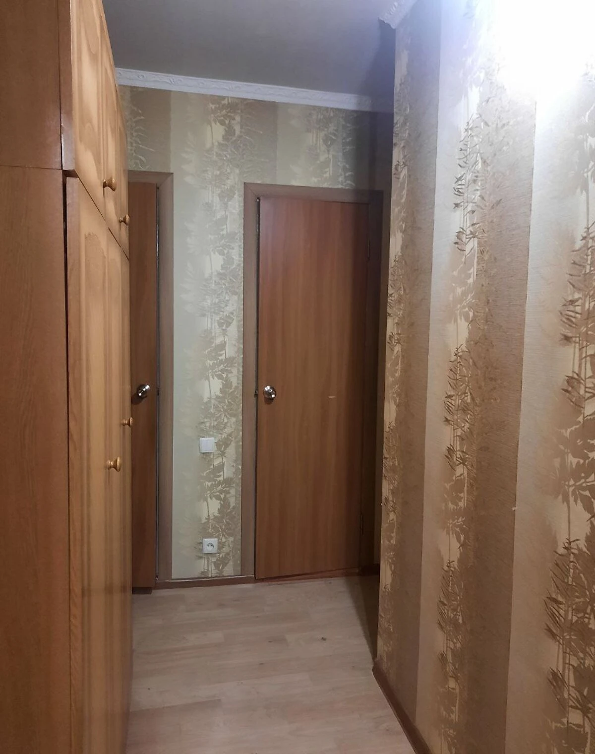 2-кімнатна квартира, Комунарський: євроремонт, ліфт і тепло без світла, фото 5