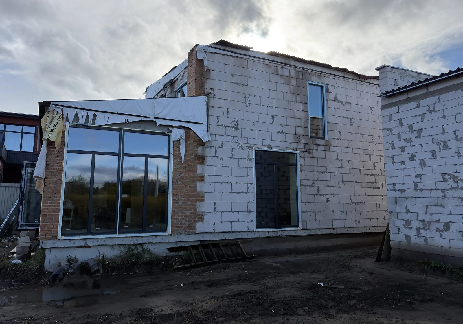 Будинок, Нові Петрівці: гараж у дворі, тераса, коробка без даху - фото 3